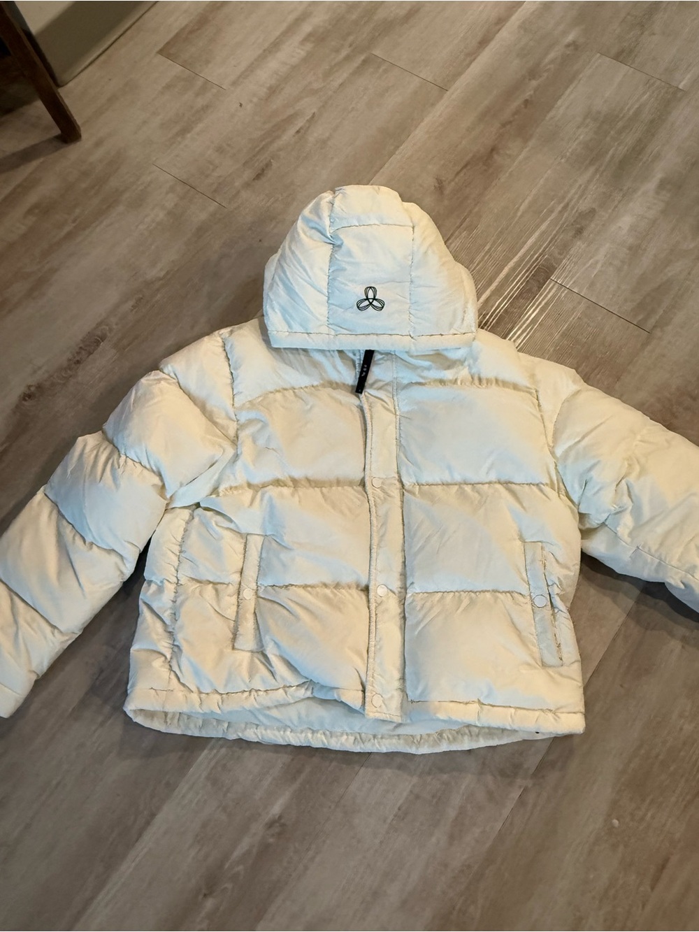 Aritzia Super Puff Shorty in Crème Size XL